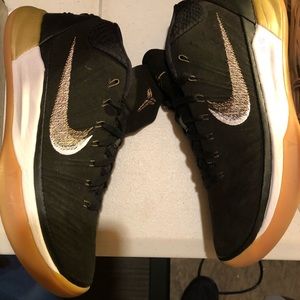 Nike Kobe Bryant basketball shoes used
